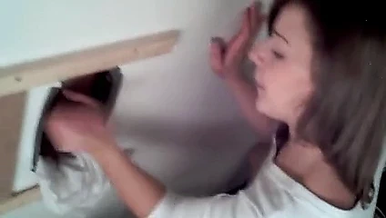 Mastürbasyon tipo duvar deliği 1