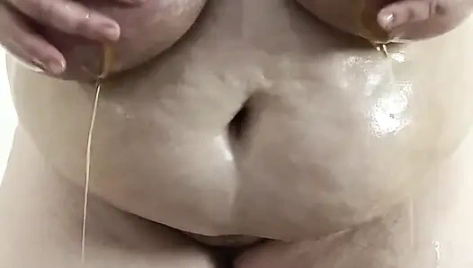 Büyük sarkık göğüsleri yağlıyor