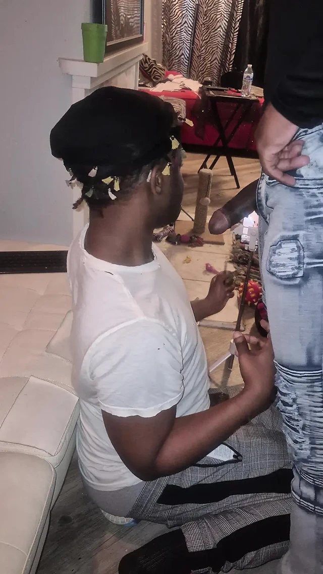 Yüze oturma tükürük yutuyor yüz sikişi çılgınlığı alfa bu sürtüğün ağzına sahip!