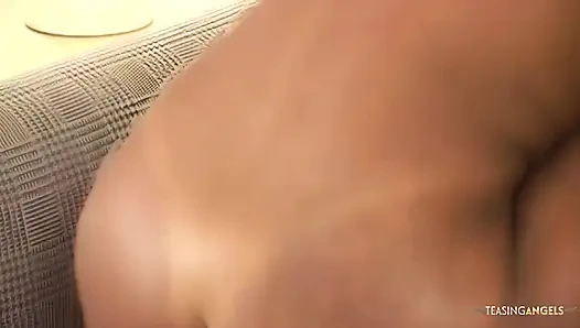 Sandy Rio ırklararası üçlü sekste sert sikiliyor