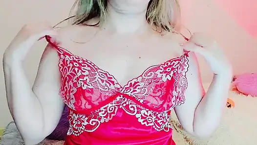 Kendisiyle oynadı, okşuyordu