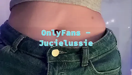 Jucielussie banyoda mastürbasyon yapıyor