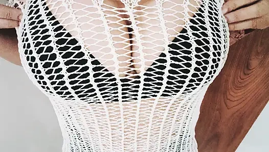 Büyük memeli kız azgın hissediyor