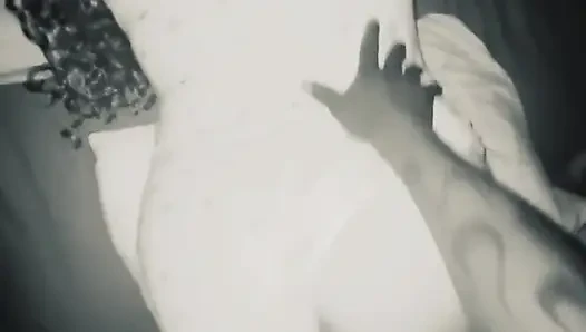 Kocamın arkadaşı beni tekrar sikiyor (sıkı beyaz amcıkta büyük zenci yarağı)