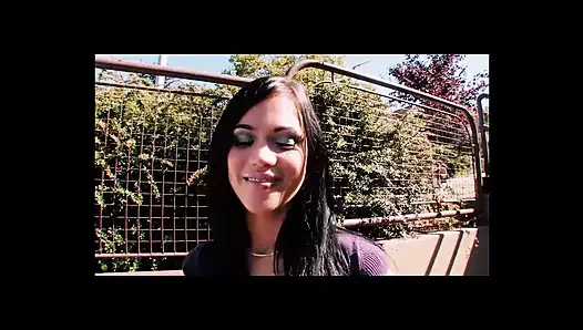 Amatör sokak fahişesi Alyssa Reece yarak alıyor