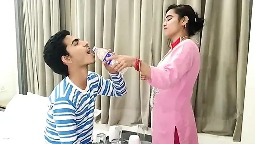 Hintli üvey erkek kardeş ve üvey kız kardeş tam gece ateşli seks yapıyor