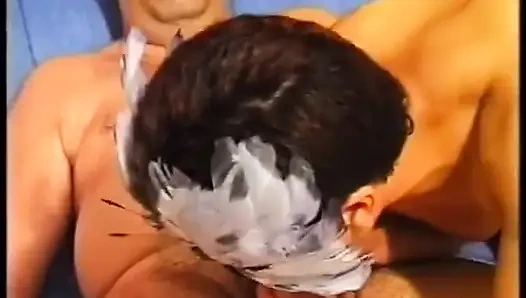 Mutfakta ve yemek odasında senin penisini çok seviyorum