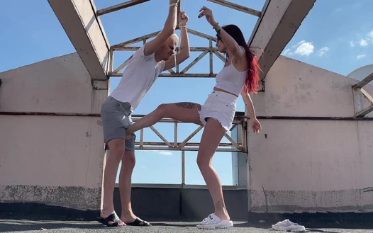 Özgür tanrıça Sofi ile açık havada bdsm aşağılama