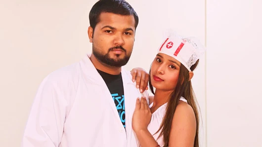 Hintli desi doktor ve güzel hemşire sert seks videosu amcığı sikiyor Hintçe ses