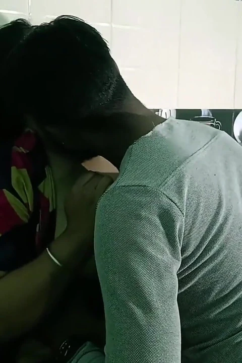 Ateşli yenge yeni oğlanla rol yapma seksi