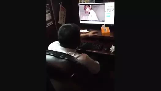 paja frente a la pantalla