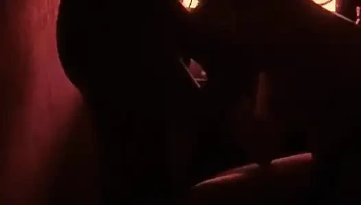 Kırmızı odada yoğun Romalı seks döllenmeye yol açıyor