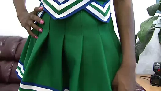 Ebony Teen fickt mit Dr. Lee