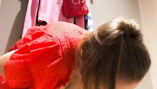 Soyunma odasında aşırı anal parmaklama