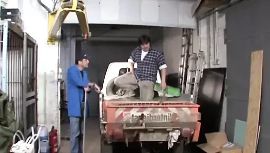 Bina bahçesinde bazen garip şeyler oluyor