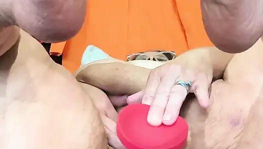 Komşunu sevdiğini duydum bu sürtük onu sert sikiyor ve o sevgi dolu şeyleri unutuyor