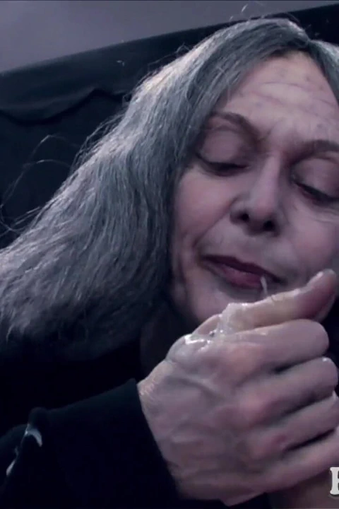 Nina Hartley nine lurch oral seks yapıyor