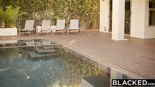 Karartılmış - naomi ve karla ilk ırklararası üçlü