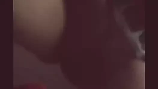 Mostrando el culo en video WhatsApp