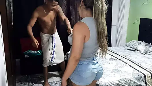 Azgın üvey kardeşim benim horoz istiyor. ne harika bir oral seks