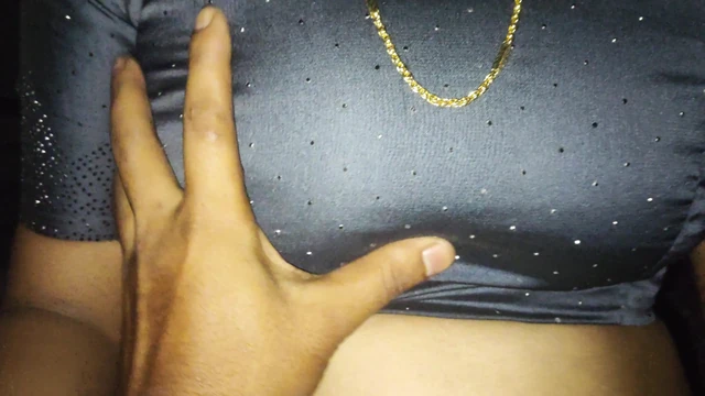 Hintli yenge ateşli amcık erkek arkadaşıyla sert sikişiyor sakso çekiyor