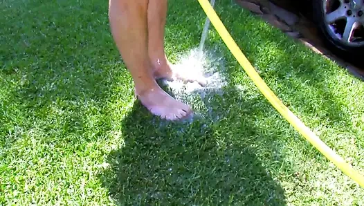 Minyon siyah saçlı kız amcığını büyük yarak emiyor... ağzına boşalma