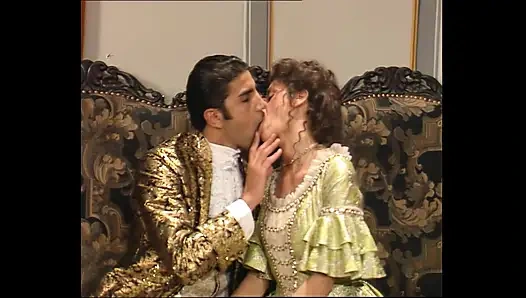 Üçlü seks - genç ateşli redhair ve esmer büyük bir yarağı paylaşıyor