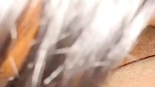 Büyük kaltak yalama üzerinde şişman klitoris