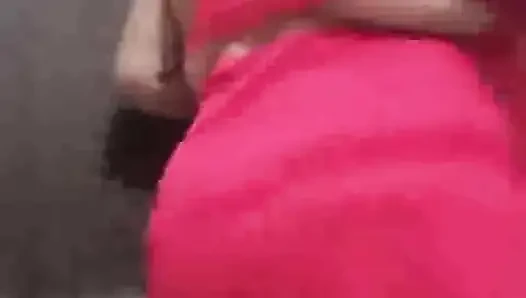 Gel ve iç çamaşırımı çıkarmamı ve seksi gecelikimi büyük kıvrımlı tombul bir zevkle takmamı izle