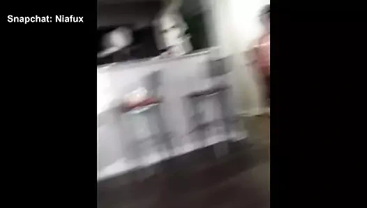 Milf adamı şarap içip seks yapmaya davet ediyor