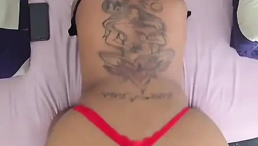 İri güzel kadın canavar bir yarak alıyor