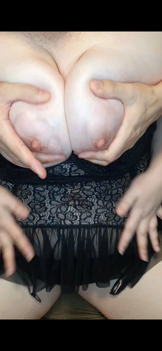 Meme masajı yoğun tokatlara dönüşüyor boşalmaya çok yakınım