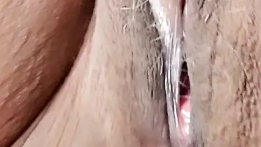 Mastürbasyon, külotumu almak için olgun tüylü kedimi parmaklıyor Bay. fatura sırılsıklam