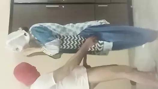 Dasi evde seksi romantik sikiş videosu