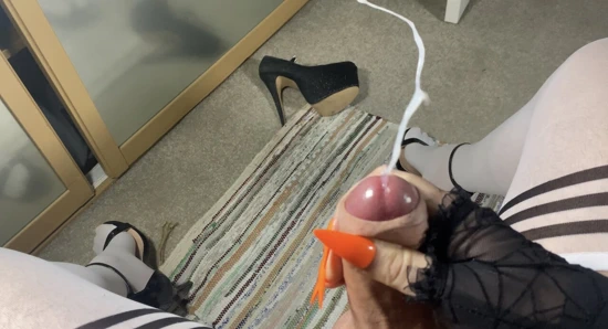 Büyük boşalma sert klitorisimi okşuyor