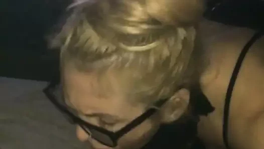 Sarışın milf filme oral seks ile mutlu değil