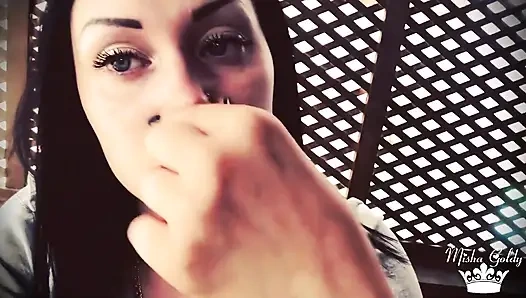 Burnu kaşınan nargile dumanı emiyor ve her zaman kaşınıyor!