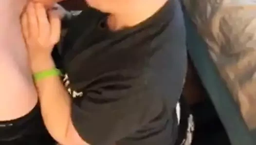 küçük sürtük çalışma at otelde emme benim horoz