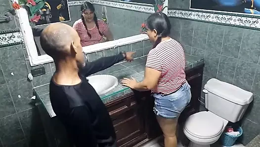 1 parte mi jefe me seduce para follar con el si no me echa