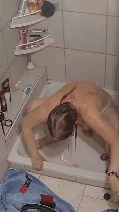 Kamera duşta dildo süren karıyı yakalıyor | Bölüm 2