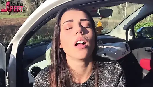 Muhteşem hatun açık havada puro içiyor