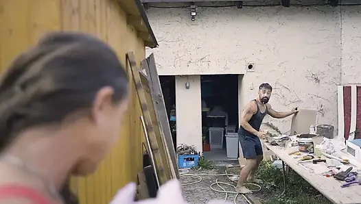 Vahşi Üçlü Hatunlar Sert Biniyor Ve Korunmasız Sikiliyor