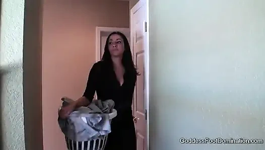 Hizmetçi sigara molası veriyor