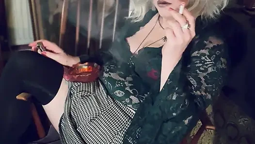 BBW Tina Snua Wants You Between Her Thighs As She Smokes A Cigarette - OMI Drifts Snap Inhales