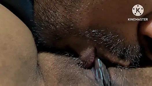 YENGENIN SULU VE KıLLı AMCıK DUDAKLARı EMIYOR VE YALıYOR