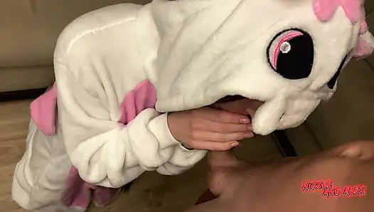 Üvey kız kardeşimi siktim ve amına boşaldı