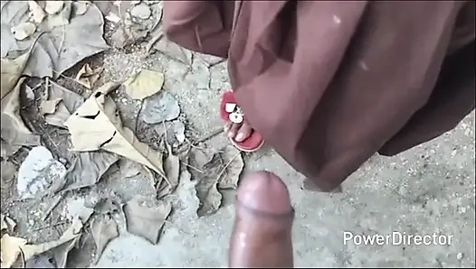 18 yaşındaki Hintli öğrenci kız bakire sıkı amcıklı açık havada seks