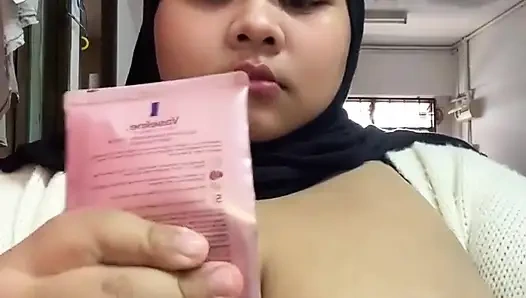 Sansürsüz tesettürlü masaj büyük meme