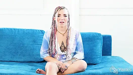 Pixie Lehaj amını yağlıyor