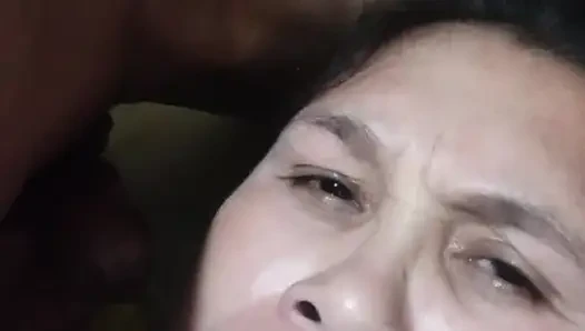 69 pozisyonunda oynamış ve kamera karşısında sikişmiş.